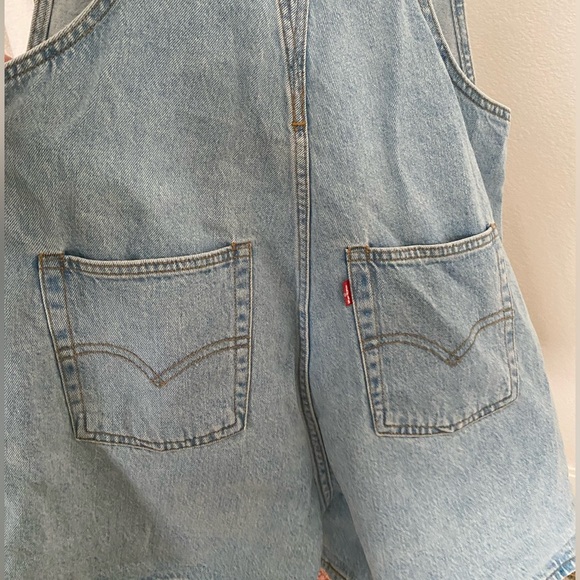 Levi’s Denim Short Overalls Shortalls Size Medium - Picture 3 of 7